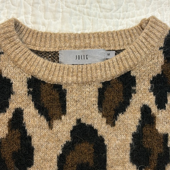 Jolie leopard print sweater. Size medium. - Picture 8 of 13